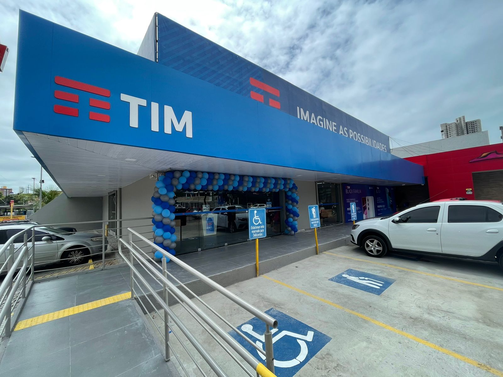 Portal Negócios - Revenda da TIM em Natal reabre mais moderna e acessível